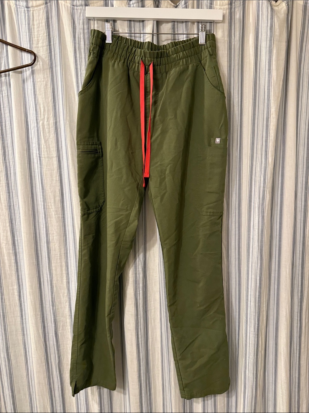 FIGS woman’s scrub bottoms